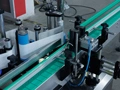 Machines d'étiquetage enveloppantes